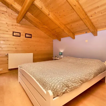 木屋 Beautiful Chalet With Sauna Near Forest In *