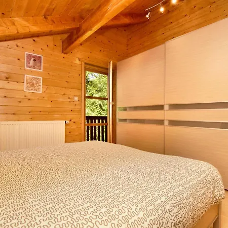 Beautiful Chalet With Sauna Near Forest In 杜柏