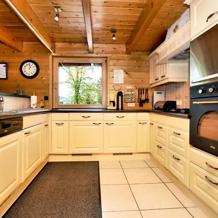 Beautiful Chalet With Sauna Near Forest In 杜柏