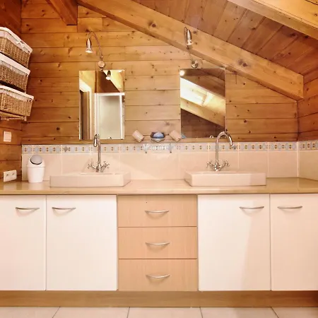 Beautiful Chalet With Sauna Near Forest In