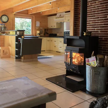 木屋 Beautiful Chalet With Sauna Near Forest In *